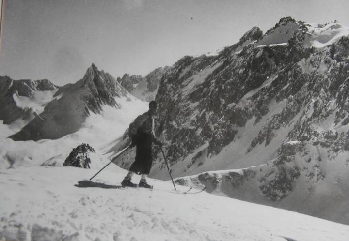Skieur vallon aiguille noire autrefois 